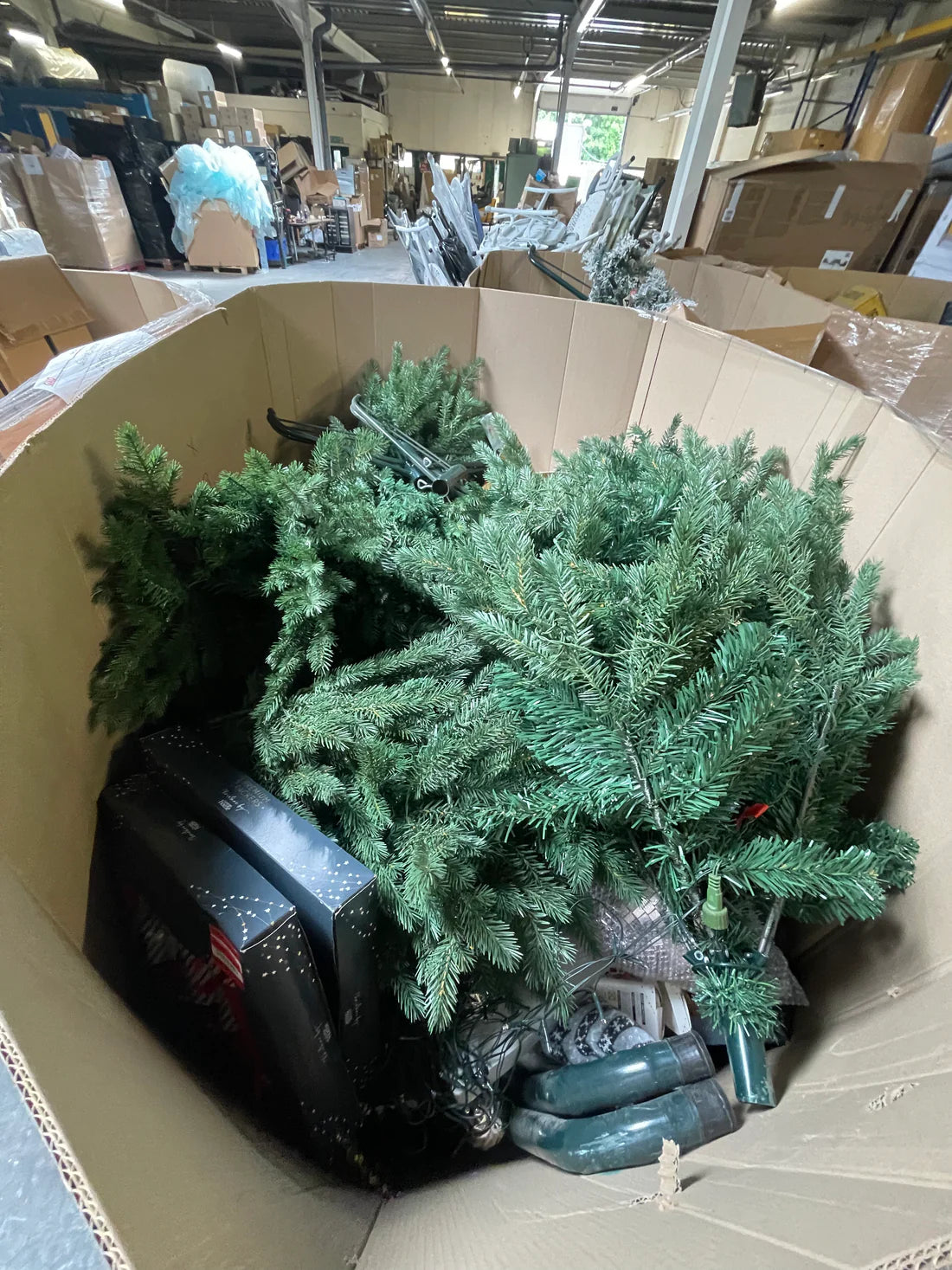 Buy Christmas items pallets online | PalletsLiquidationUSA