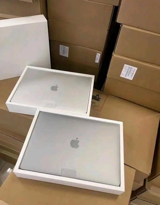 Wholesale MacBook Air & Pro Pallet (15 Pieces)