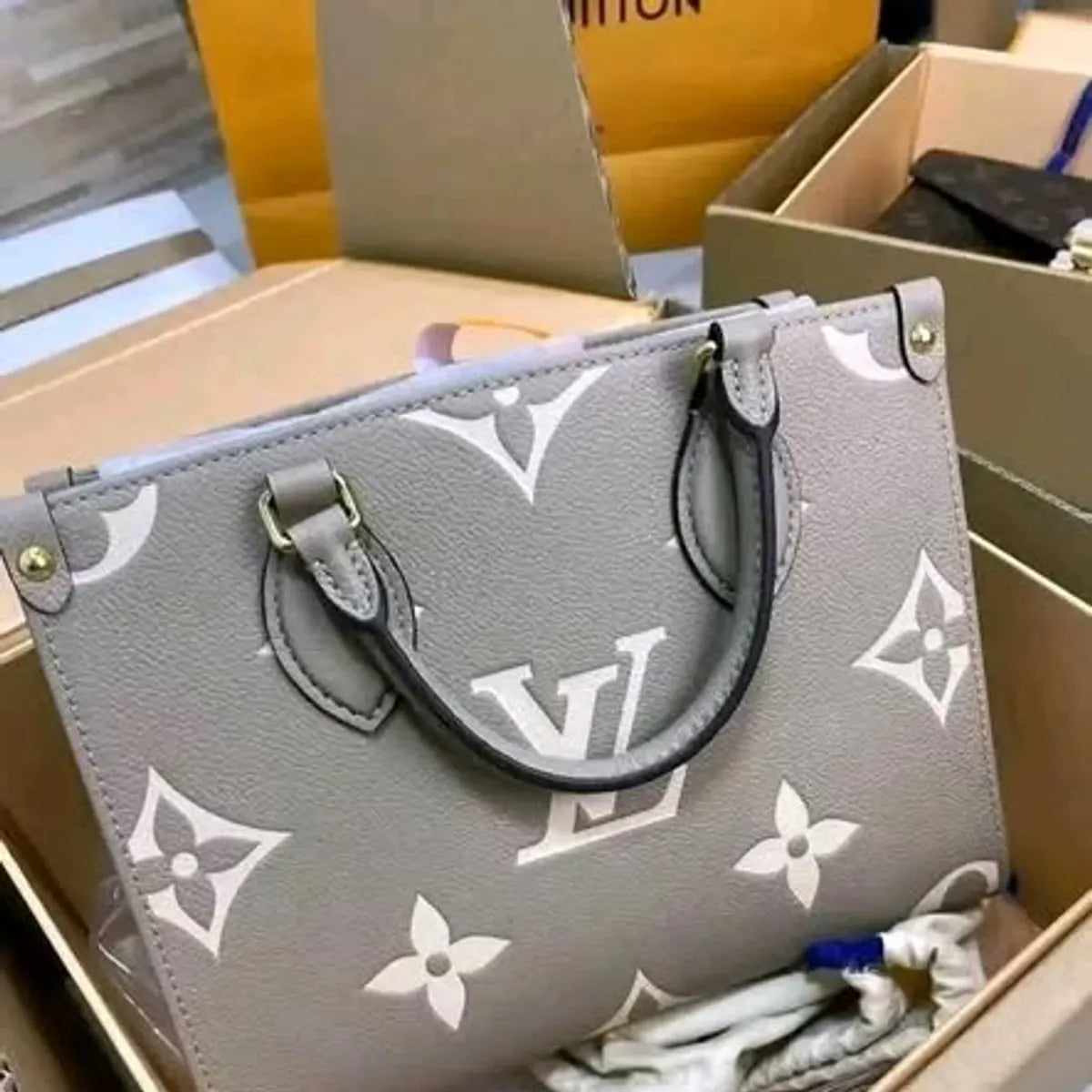 Handbags Liquidation Pallet, 200 Units, Brand New